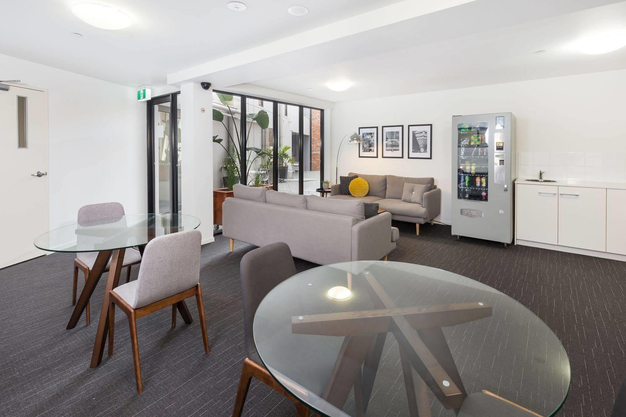 City Edge North Melbourne Apartment Hotel Екстериор снимка